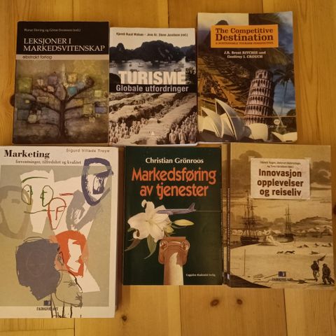 Diverse bøker i markedsføring og reiseliv