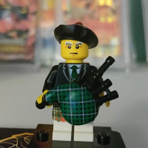 Bagpiper (CMF series 7)