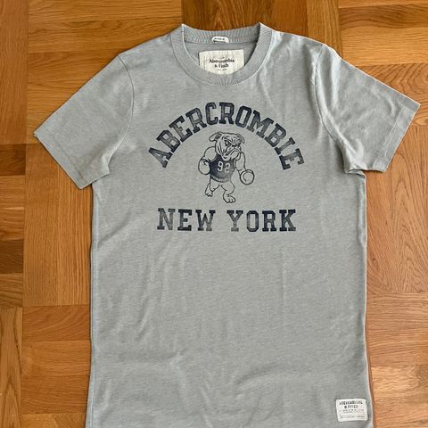 T-shirt Abercrombie New York str. M