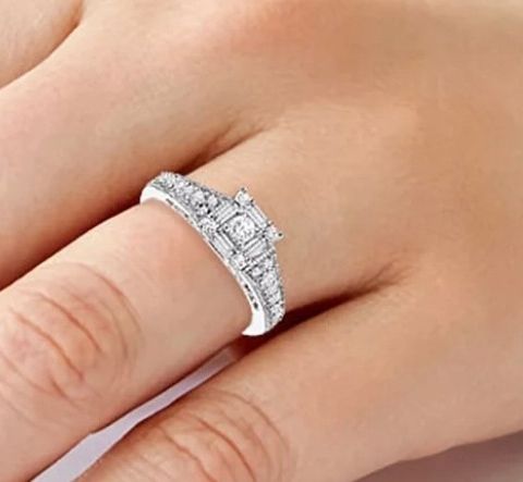 Diamant forlovelsesring hvitt gull str 54