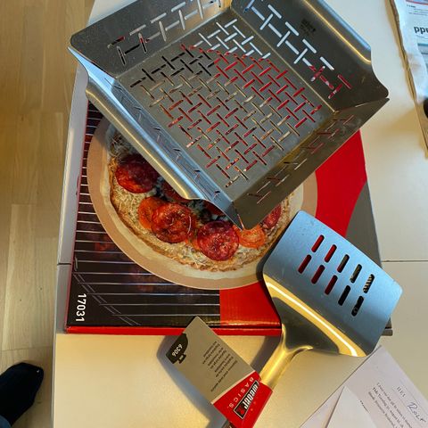 Weber grillutstyr + pizza/stekeplate