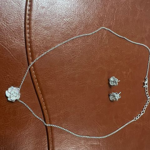 Smykkesett i sølv og zirkonier, formet som ekte orkideer, ny