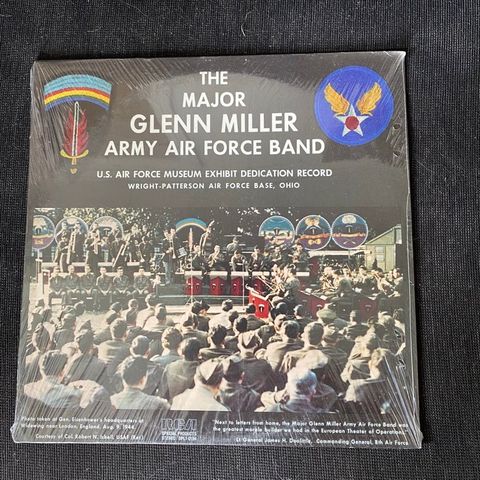 JAZZ VINYLSAMLING MED GLENN MILLER SELGES