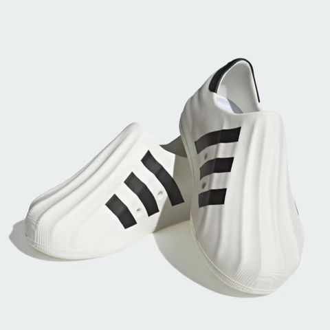 Splitter nye og ubrukte Adidas Adiform Superstar selges.