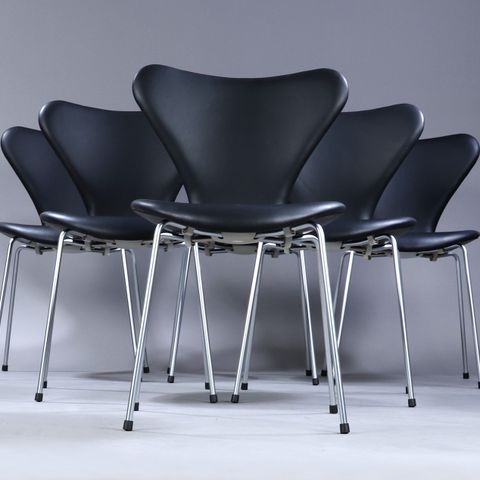 Arne Jacobsen Syverstol model 3107 Sort semianilinskinn