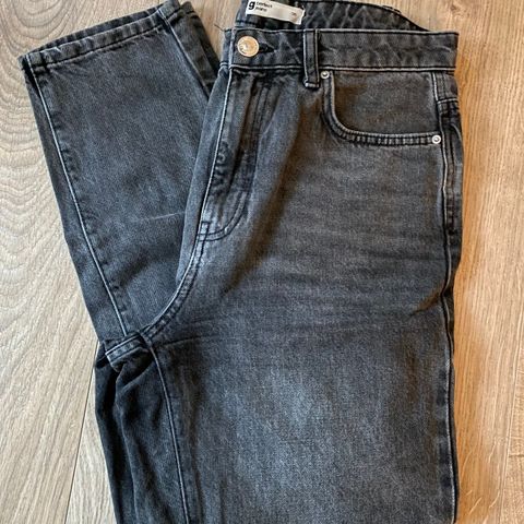 Grå jeans