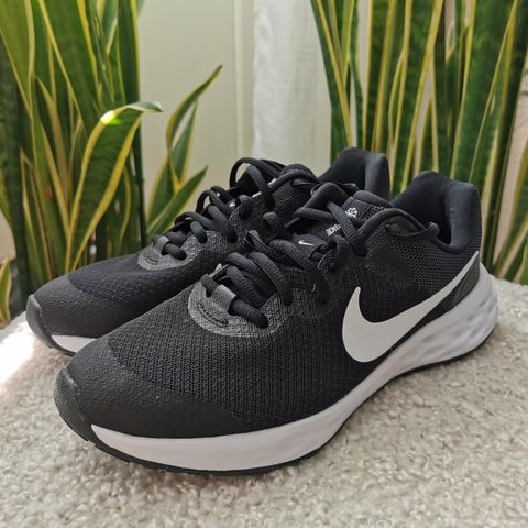 Nike Revolution 6 - str: 37,5