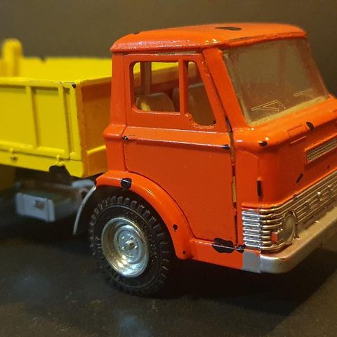 Dinky Toys Ford D 800 Meccano 1974.  Tipp Lastebil