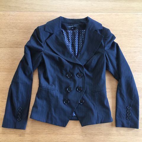 Nydelig blazer 38/40  (inkl. bukse 42)