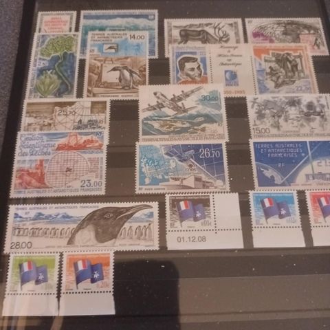 Lott frimerker fra Fransk Antarktis selges