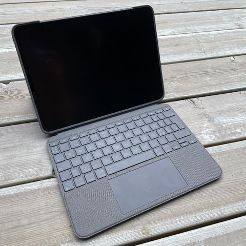 Logitech Combo Touch for iPad Pro 11