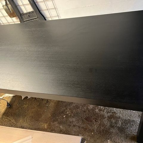 Svart masivt spisebord 100 x 200cm