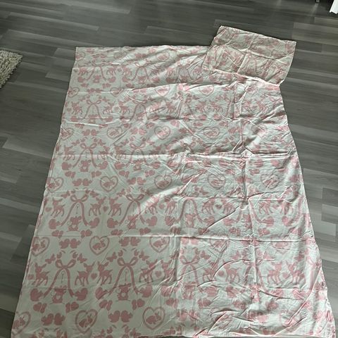 Nydelig rosa sengsett fra H&M (140x200cm)