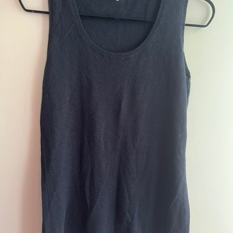 Cashmere vest