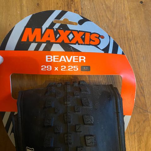 Maxxis forekaster 2.35 (1stk) og Beaver 2.25 (4stk)