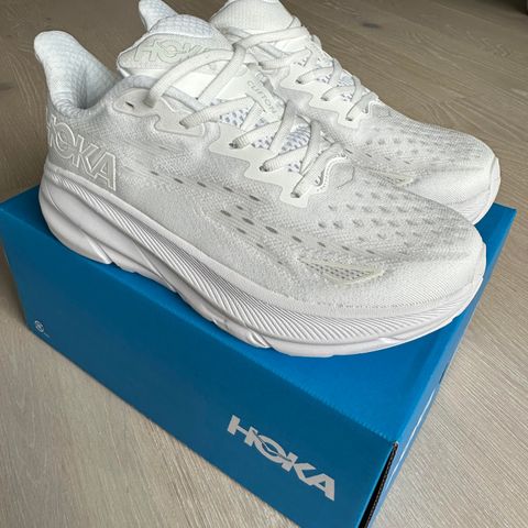 Helt Nye HOKA CLIFTON 9 i flere størrelser  ( pris: 1499 kr)