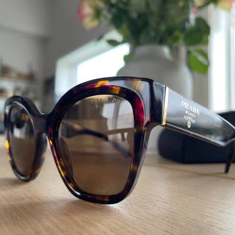 Prada-solbriller (PR 17ZS 2AU5Y1)