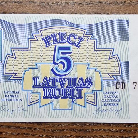 Latvisk 5 Rubļi (1992) Flott Seddel