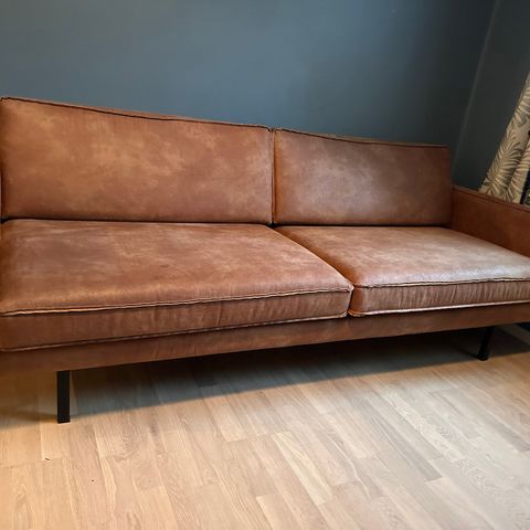 RESERVERT til 3 august - June 3-seter sofa fra Home and Cottage