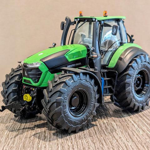 Deutz 9340 TTV Eksklusiv fra Farmmodels.nl og Schuco i skala 1/32 (1:32)