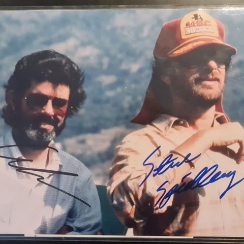 Autografer av Steven Spielberg og George Lucas