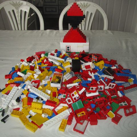Lego i ege koffert + 3 plater. Over 4 kg.
