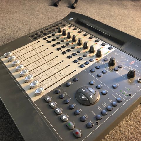 Digidesign Command 8 kontrollflate