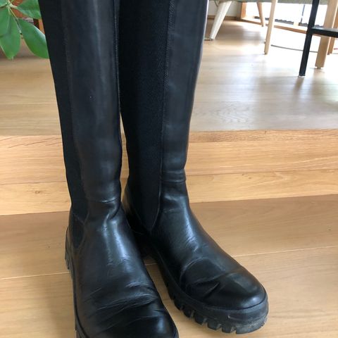 Sorte knehøye chunky boots fra ATP Atelier (nypris 5.600kr!)