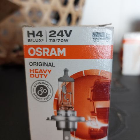 3stk kupp/H4 osram, 24v bilux , lyspærer for lastebil etc.