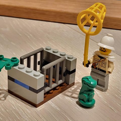 Lego 5914 Baby T-Rex Trap fra Lego Adventurers Dino Island serien
