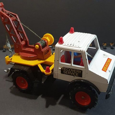 Britains Mercedes Unimog Kranbil modell fra 1975