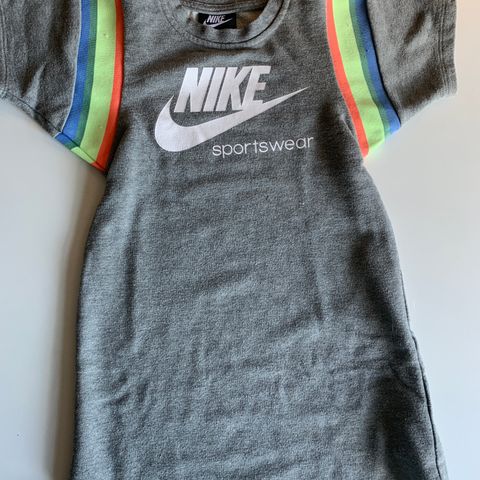 Nike kjole 6-7 år