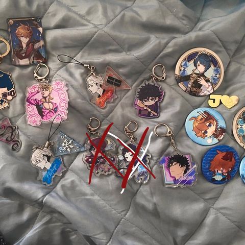 Masse anime og spill keychains / pins / nøkkelringer