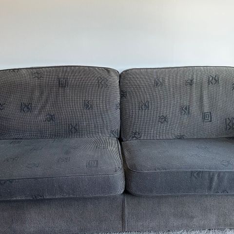 Sofa gis bort mot henting
