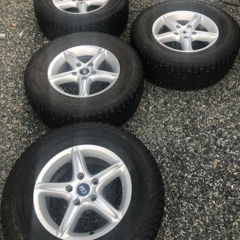 Vinterhjul vinterdekk med pigg fra Jeep Nokian Hakkapeliitta 245/70 R16