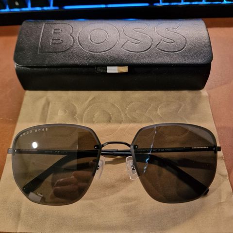 Hugo boss solbriller  svart