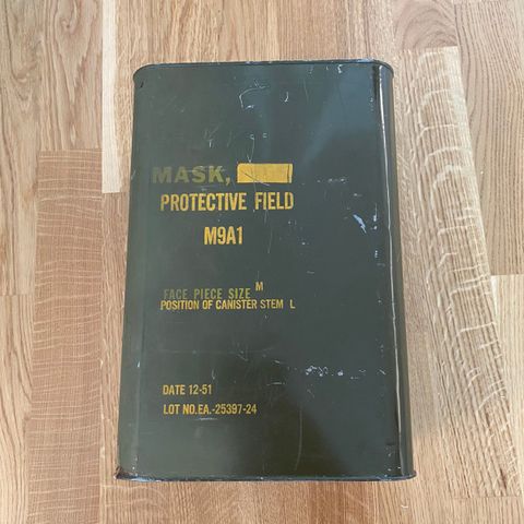 Amerikansk M9A1 gassmaske ny i hermetisk lukket boks fra 1951