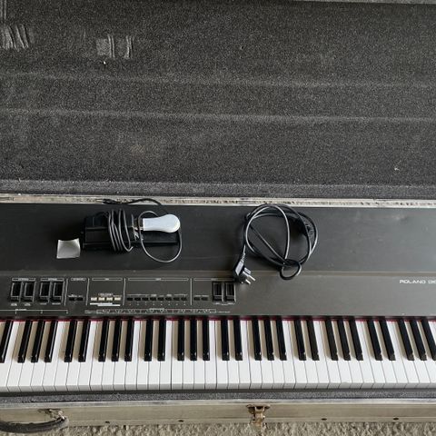 Roland RD 300s vintage electric piano + travel case