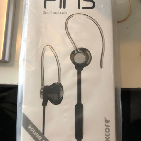 Roxcore PINS sport 2 earbuds