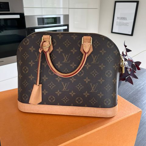 Louis Vuitton, Alma PM. Monogram Canvas