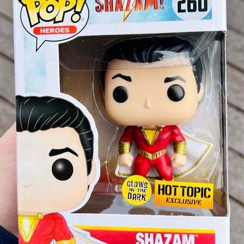 Funko Pop! Shazam (2019 Movie) (Glow In The Dark) | DC (260) Excl. to Hot Topic