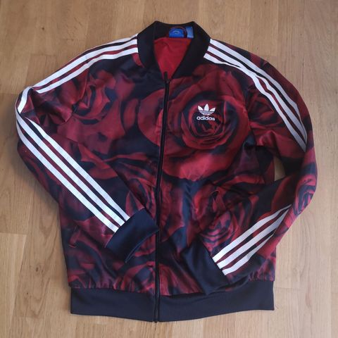 Ubrukt adidas jakke i str S