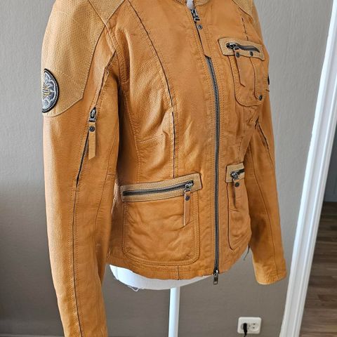 Nydelig Harley Davidson dame jakke M