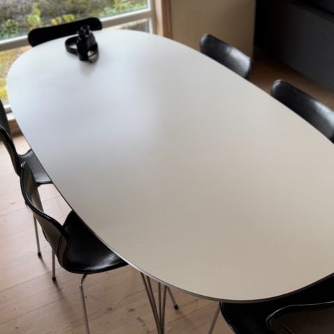 Fritz Hansen Superellipse spisebord 240 x 120cm