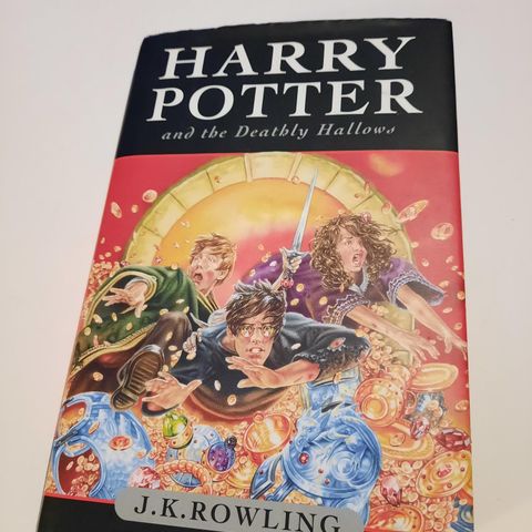 Harry Potter & The Deathly Hallows - First Edition J.K Rowling