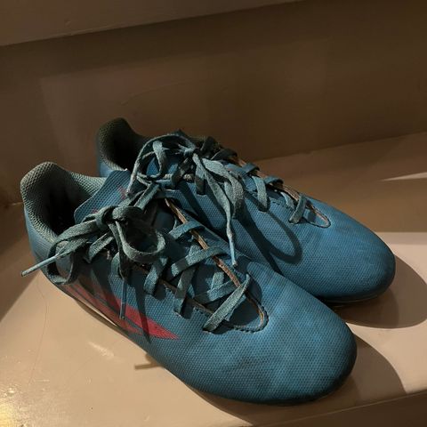 Adidas fotball sko str 35