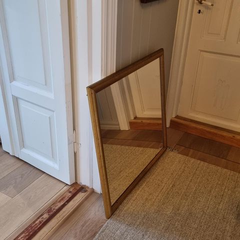 2 flotte speil med " gullramme"  Høyde 80cm, Bredde 75,5 cm