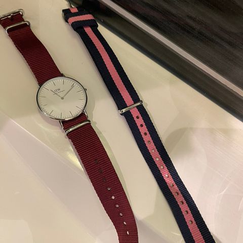 DANIEL WELLINGTON dameklokke + reim