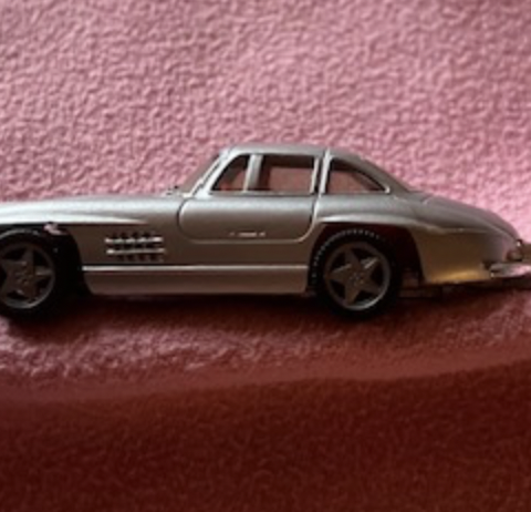 1/87. Mercedes-Benz 300 SL. sølvfarget. Monogram models.