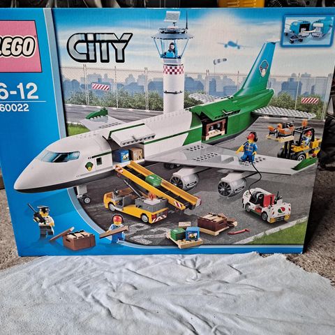 LEGO City Cargo Terminal 60022 ifra 2013 til salgs